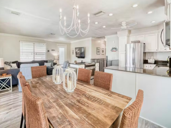 Anna Maria Island Luxurious Tropical Retreat with private Pool & Game Room